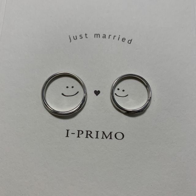 【アイプリモ(I-PRIMO)の口コミ】 流れにそってダイヤが煌めく繊細なデザインに惹かれました。
主人のリング…