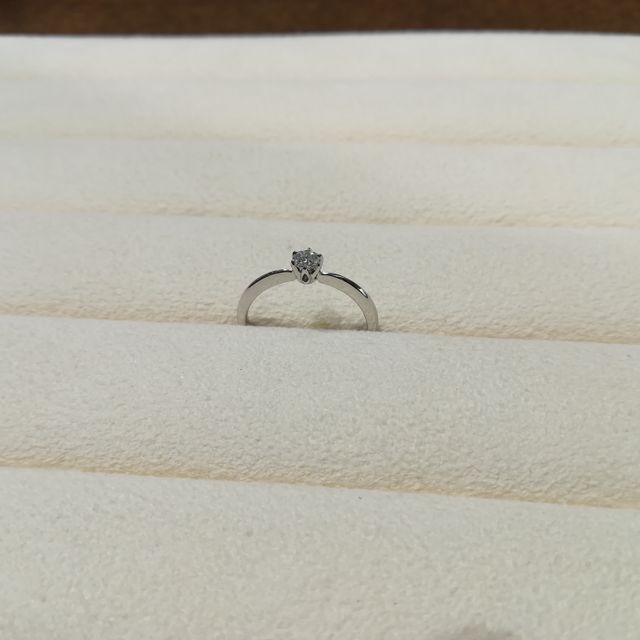 【TRECENTI(トレセンテ)の口コミ】 シンプルなもので、相手の希望で細めのものを選びました。金色の物も迷い…