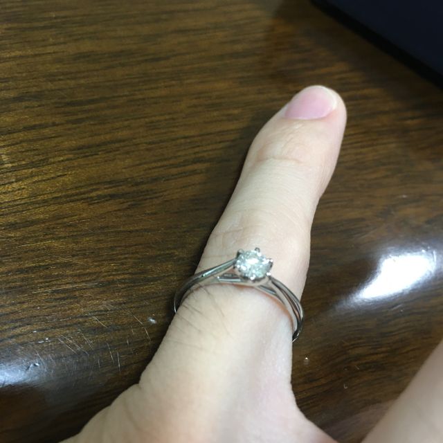 【銀座ダイヤモンドシライシの口コミ】 価格とダイヤモンドの品質で決めました！もともと結婚指輪も同じ店舗で考…