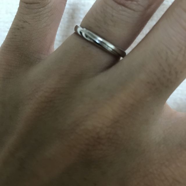 【銀座ダイヤモンドシライシの口コミ】 一番の決め手になったのは、つけ心地の良さです。指輪をつけることがなか…