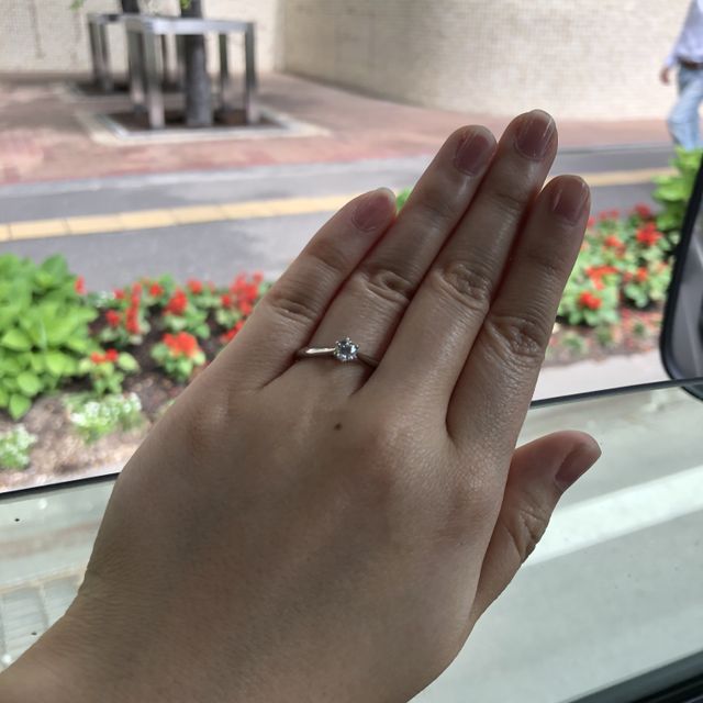 【銀座ダイヤモンドシライシの口コミ】 今回は婚約指輪を購入させて頂きましたが、やはりダイヤモンドの大きさや…