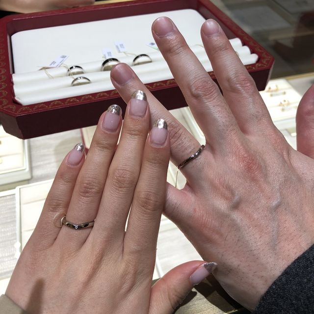 【カルティエ(Cartier)の口コミ】 形が少しVになっていて、指が綺麗に長く見えるのでこれに決めました。また…