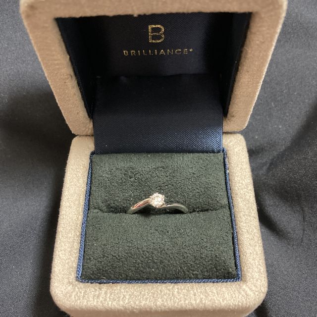 【BRILLIANCE+(ブリリアンスプラス)の口コミ】 彼からはダイヤモンドでのプロポーズでした。気に入ったデザインを選んで…