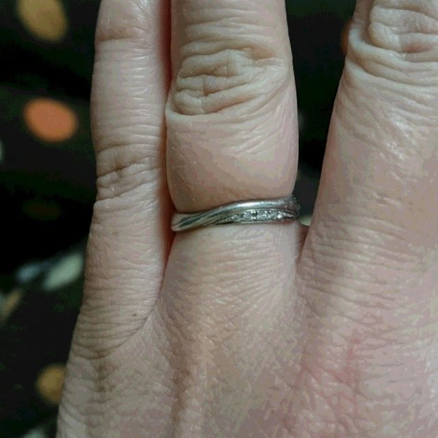 【MAHARAJA DIAMOND(マハラジャダイヤモンド)の口コミ】 毎日はめていたい指輪だったので使いやすいのを選びました。石が大きくて…