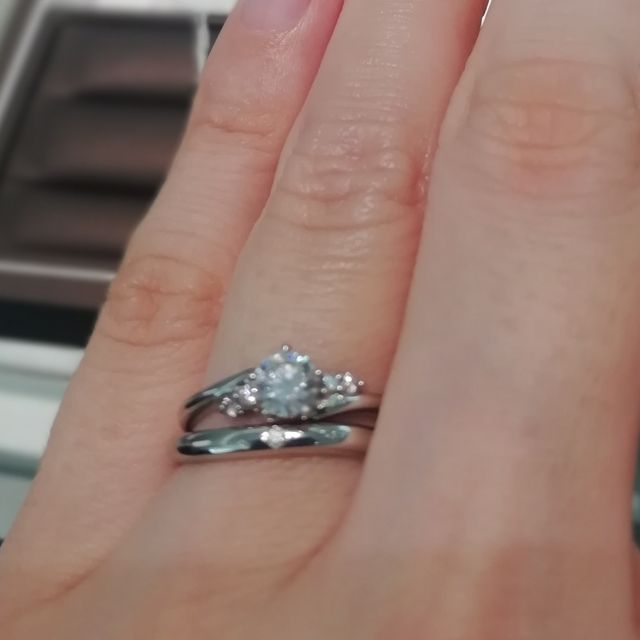 【アイプリモ(I-PRIMO)の口コミ】 色々な店でシンプルな装飾の少ない指輪をつけましたが、なぜかアイプリモ…