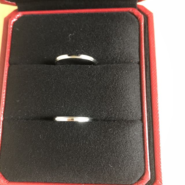 【カルティエ(Cartier)の口コミ】 旦那様がリングのデザインに一目惚れし決めました。
シンプルで、少しデザ…