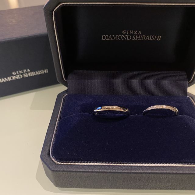 【銀座ダイヤモンドシライシの口コミ】 ネットで事前に見ていた時に一目惚れしたデザイン。
夫は日常でつけやすい…