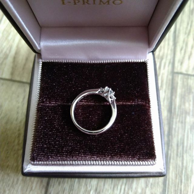 【アイプリモ(I-PRIMO)の口コミ】 指輪のデザインに惹かれました。他にも素敵なデザインのものは多くあり、…