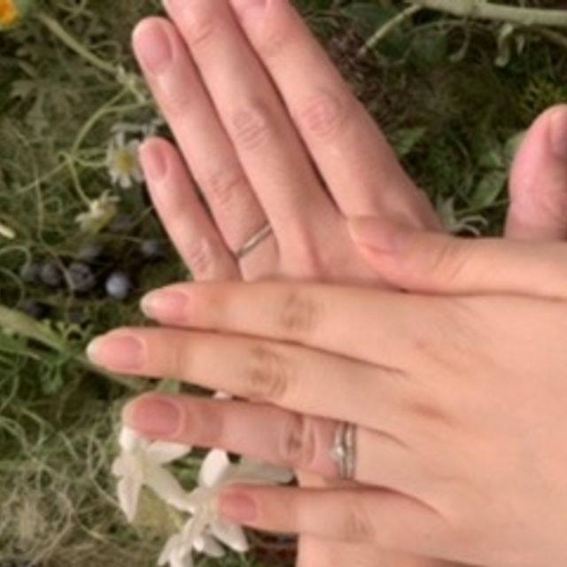 【1122 iifuufu bridal(いい夫婦ブライダル)の口コミ】 付けてみて重ねて見ると本当に可愛くて素敵です！もともとシンプルなのが…