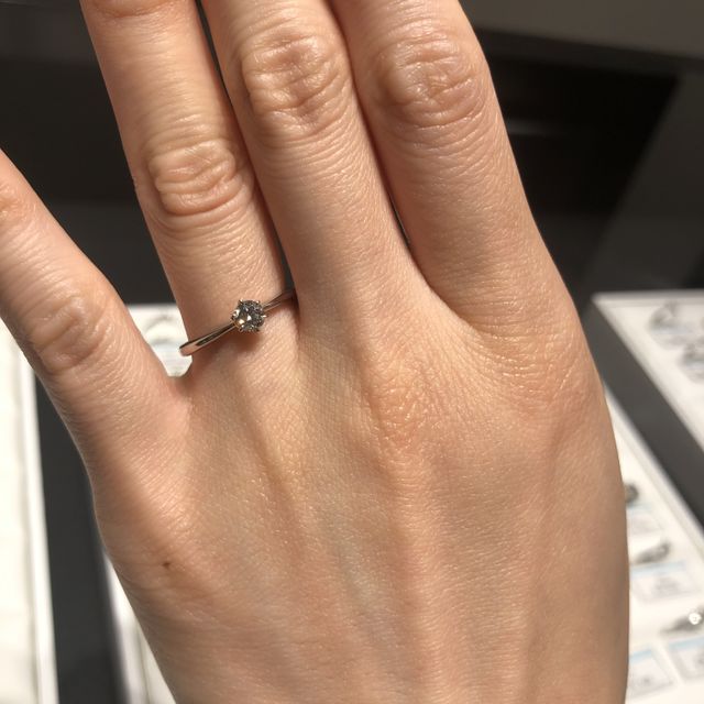 【銀座ダイヤモンドシライシの口コミ】 シンプルなデザインを探していました！それと、婚約指輪でも普段付けれる…