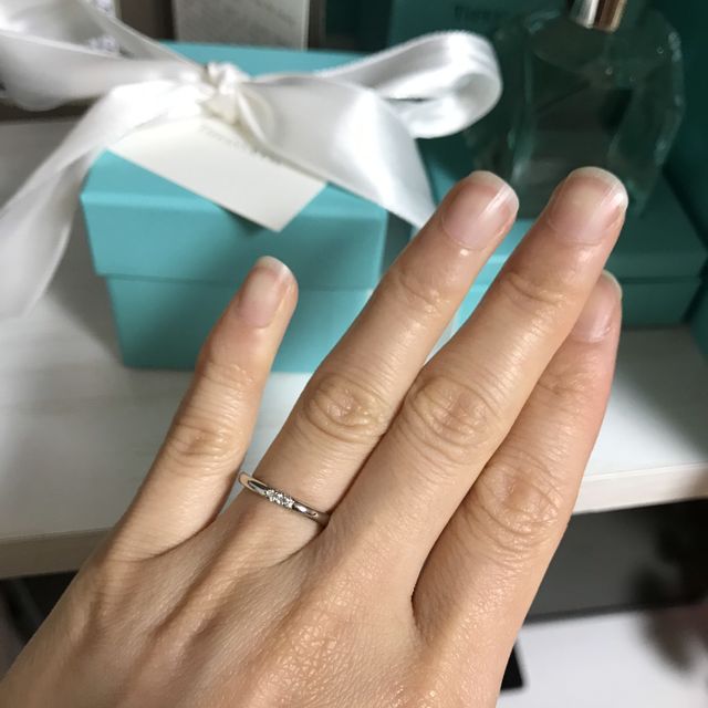 【ティファニー(Tiffany & Co.)の口コミ】 仕事をしている男性でも派手にならないようシンプルなデザインでお揃いを…