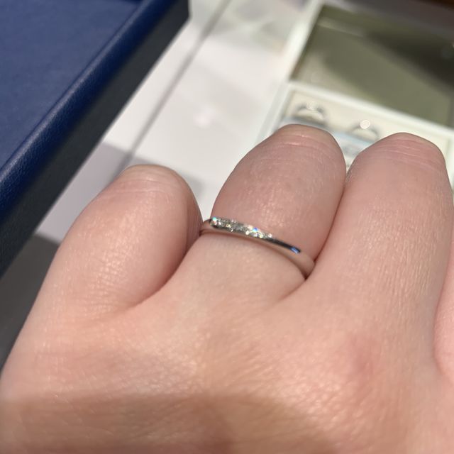 【銀座ダイヤモンドシライシの口コミ】 他社にはないデザイン性で選びました。あまり被ってしまうのが、嫌だった…