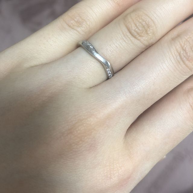 【俄(にわか)の口コミ】 何十年と付けるものなので、飽きずにずっと付けていられるようなシンプル…