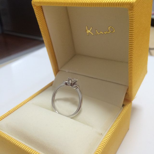 【ケイウノ ブライダル(K.UNO BRIDAL)の口コミ】 店でカタログを見せてもらって、旦那さんと選んだものが一緒だったから即…