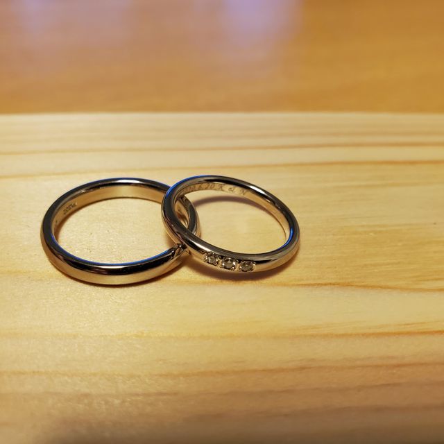 【ラザール ダイヤモンド(LAZARE DIAMOND)の口コミ】 ブランドのカタログやネットで見ていたときから、3粒のダイヤがついた指輪…