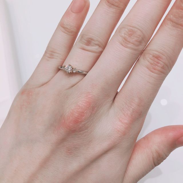 【YUKA HOJO(ユカホウジョウ)の口コミ】 元々一粒ダイヤを考えていたため、候補にはなかったのですが、ゴールドと…