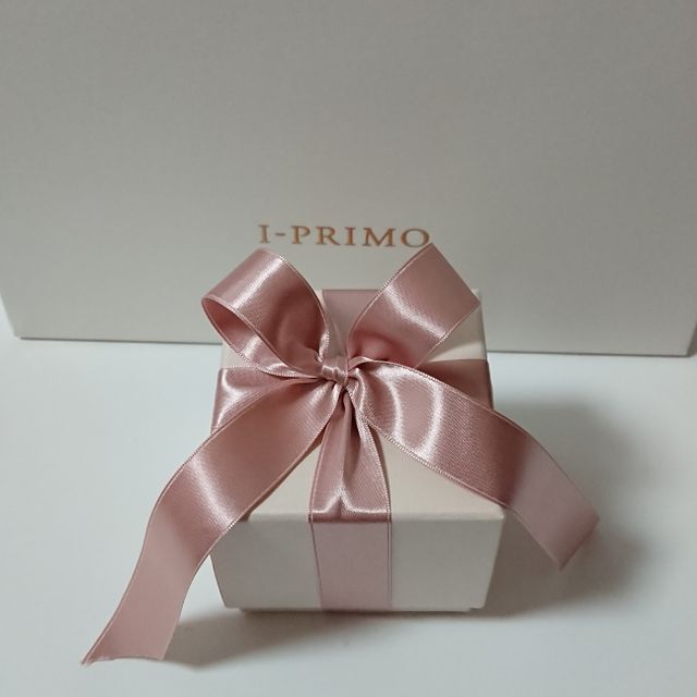 【アイプリモ(I-PRIMO)の口コミ】 彼から、誕生日にいただきました。
シンプルなデザインでどんな年代の方で…