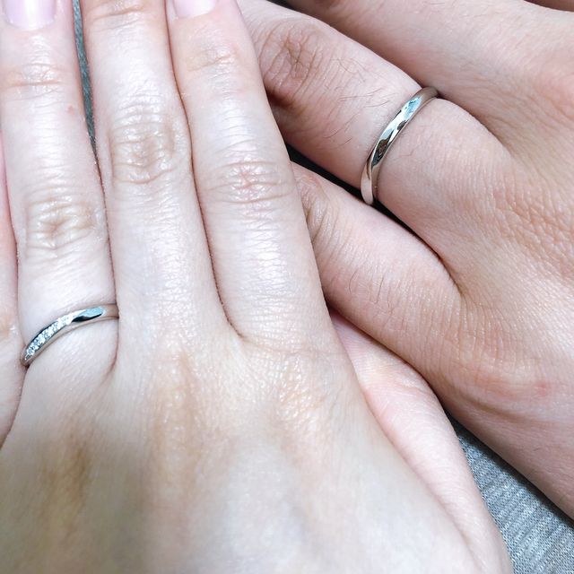 【銀座ダイヤモンドシライシの口コミ】 ウェーブデザインが緩やかでVやストレートより指に合って、1番しっくりし…