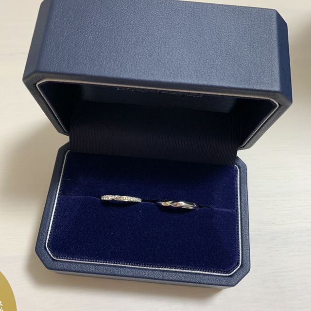 【銀座ダイヤモンドシライシの口コミ】 いろいろなブランドの指輪を見ましたが、デザインがこれが一番よくて即決…