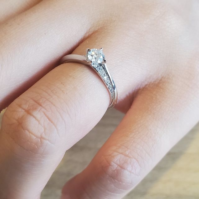 【エクセルコダイヤモンド(EXELCO DIAMOND)の口コミ】 デザインがシンプルでありながら長く使えるため。
対応して頂いた店員の方…