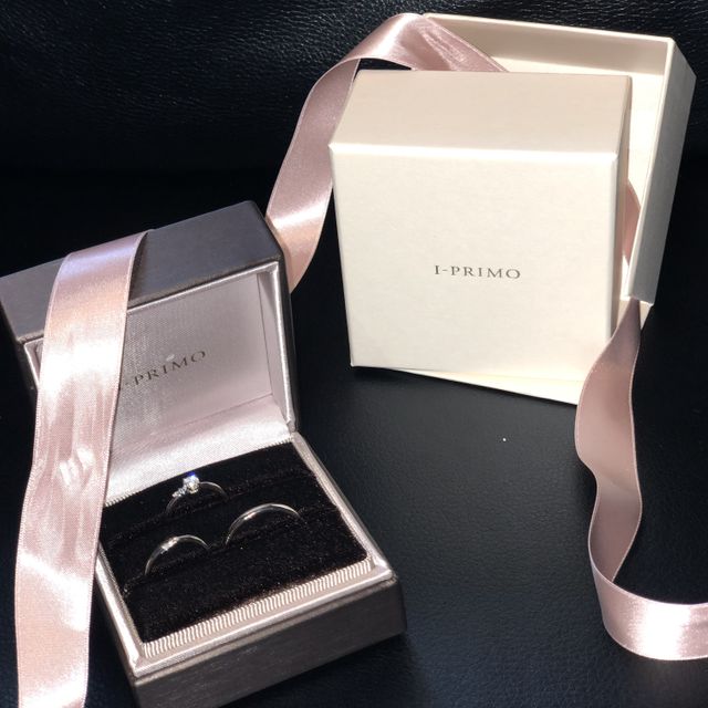 【アイプリモ(I-PRIMO)の口コミ】 指輪のデザイン：婚約指輪と重ね付けもできるようにウェーブのデザインが…