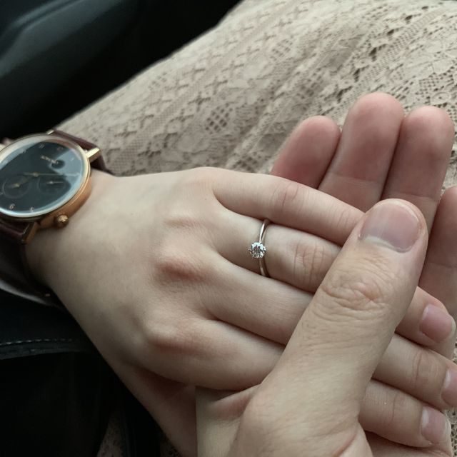 【アイプリモ(I-PRIMO)の口コミ】 シンプルなデザインで、結婚指輪と重ねてつけることができるところや、ダ…