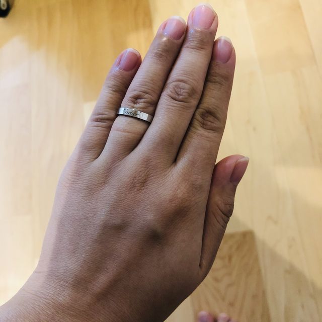 【カルティエ(Cartier)の口コミ】 シンプルな指輪を探しており、婚約指輪がカルティエだったのでお揃いで結…