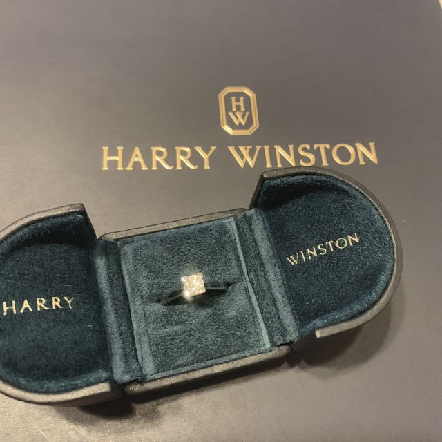 【ハリー・ウィンストン(Harry Winston)の口コミ】 エンゲージリングと相性がいい、かつ、単独でつけても存在感があるデザイ…