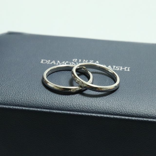 【銀座ダイヤモンドシライシの口コミ】 お互いシンプルなデザインが好きだったので、店員さんに紹介してもらった…