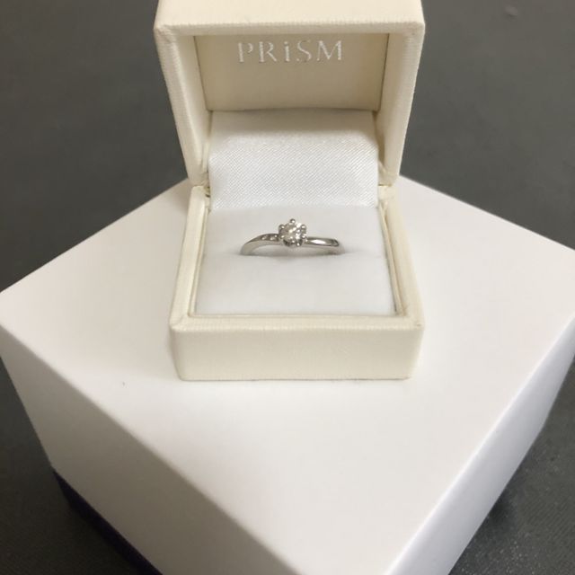 【一真堂の口コミ】 婚約指輪と結婚指輪を重ね付けした時も可愛くなるものを選びました。メー…