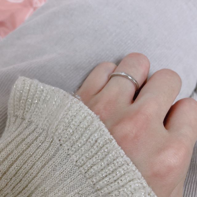 【4℃ BRIDAL(ヨンドシーブライダル)の口コミ】 シンプルなダイヤモンドが一つ真ん中にちょこんとついているデザインの指…