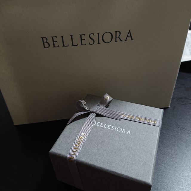 【BELLESIORA(ベルシオラ ジュエリー)の口コミ】 ハーフエタニティでありながら、他ブラントにはない個性があるところ。存…