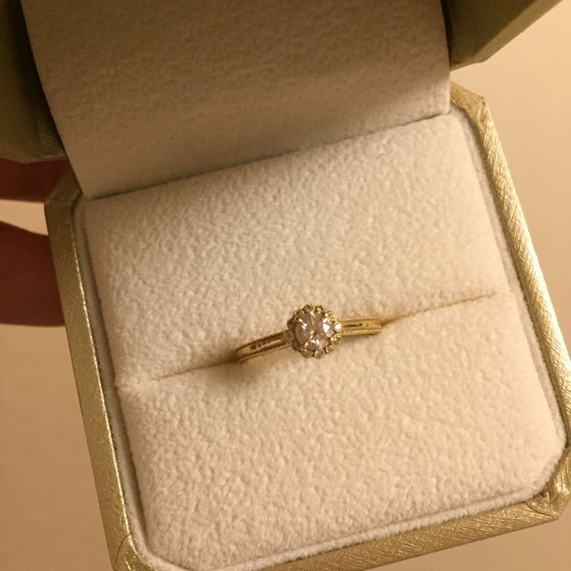 【ORECCHIO(オレッキオ)の口コミ】 スクエアカットの一粒ダイヤのエンゲージリングに惹かれて来店しました。
…