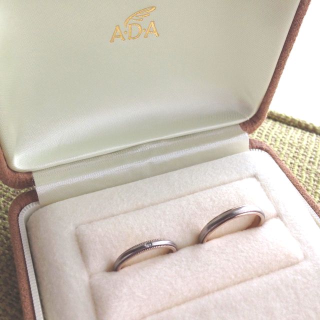 【A・D・A(エー・ディー・エー)の口コミ】 新婦用の指輪は、上下がミル打ちされたデザインが欲しいと思っていたので…