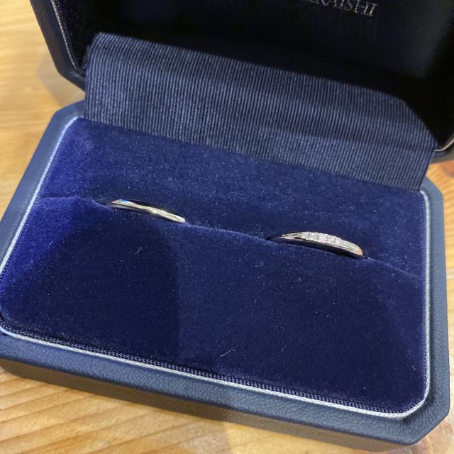 【銀座ダイヤモンドシライシの口コミ】 デザインがとても気に入ったので、何本か見せてもらったが、「これだ！」…