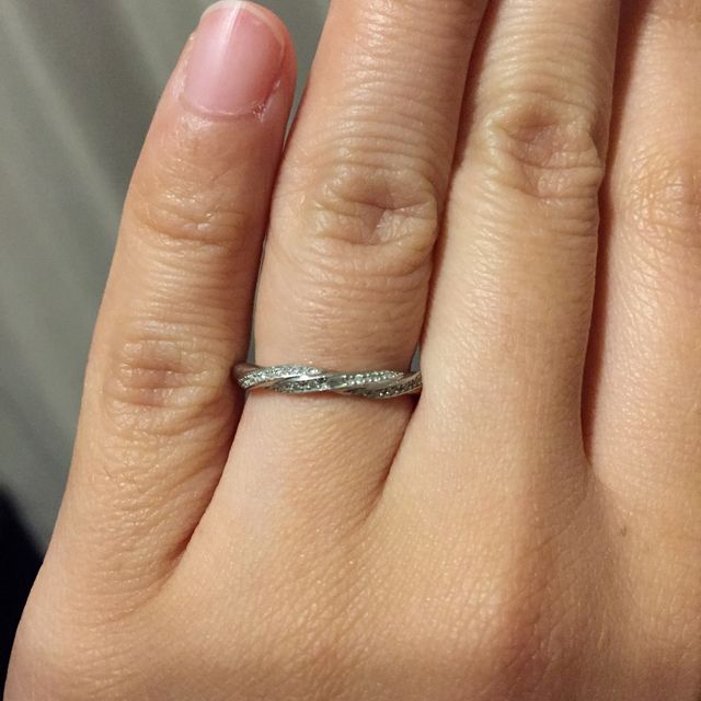 【ORECCHIO(オレッキオ)の口コミ】 婚約指輪と同時に購入すると安くなるとの事で決めましたが、正直焦って購…