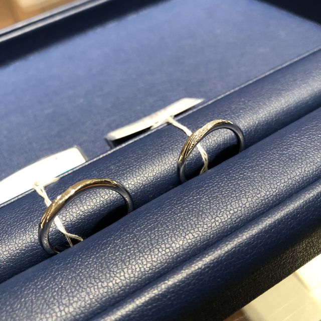 【銀座ダイヤモンドシライシの口コミ】 とてもつけ心地が良く、シャープな感じでした。
男性で少し指も太く、指輪…