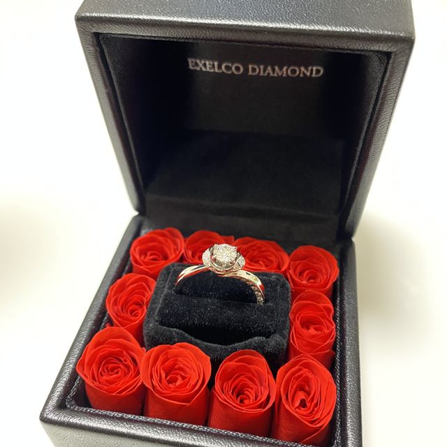 【エクセルコダイヤモンド(EXELCO DIAMOND)の口コミ】 価格はデザイン重視のため、特に気にしませんでした。
ただ、ダイヤモンド…