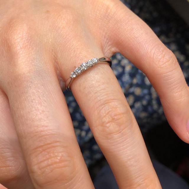 【アイプリモ(I-PRIMO)の口コミ】 ダイヤモンドが真ん中にあり、キラキラと輝いています。アイプリモ独自の…