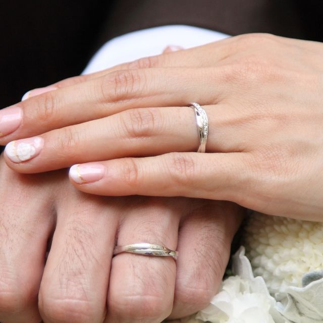 【ヴァンドーム青山(VENDOME AOYAMA)の口コミ】 はじめはウェーブの重ね付けできる指輪を探していたんですが、実際はめて…