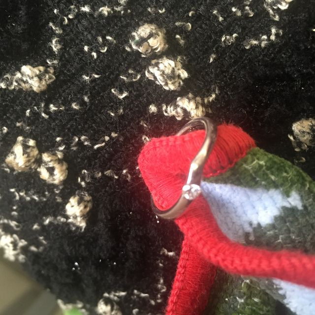 【TRECENTI(トレセンテ)の口コミ】 指輪が湾曲していて、指の形に沿っています。主人のゴツゴツした手にはめ…