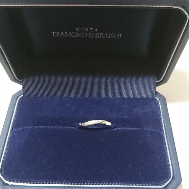【銀座ダイヤモンドシライシの口コミ】 指輪のデザインと着け心地が良く、この指輪に決めました。初めからデザイ…