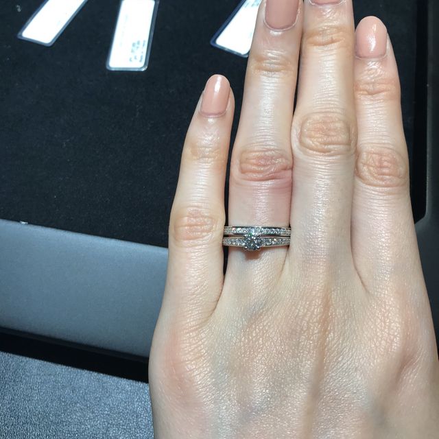 【ヴァン クリーフ＆アーペル(Van Cleef & Arpels)の口コミ】 ロマンスソリティアとマリッジリングを店員さんおすすめの重ね方で着けさ…
