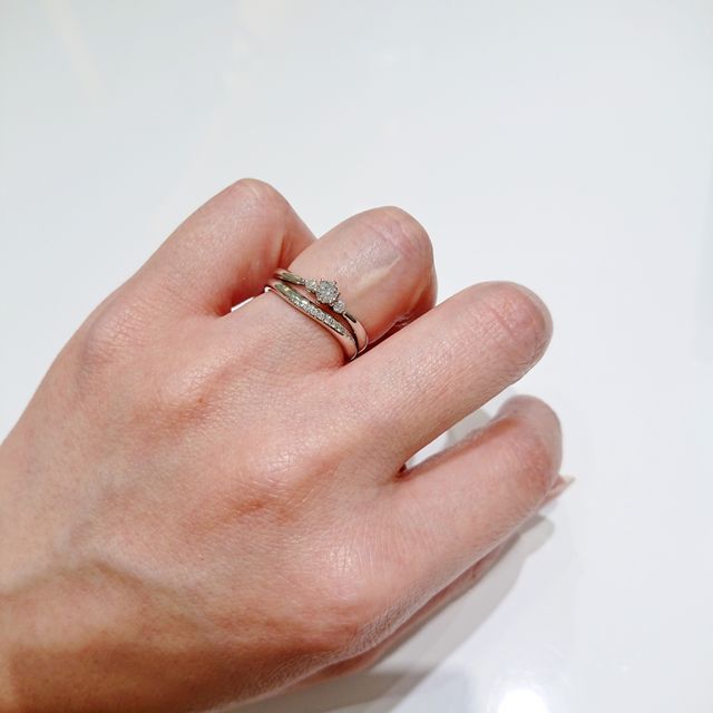 【4℃ BRIDAL(ヨンドシーブライダル)の口コミ】 ダイヤは小さいですが、ダイヤの小ささが気にならないくらい全体的にとて…