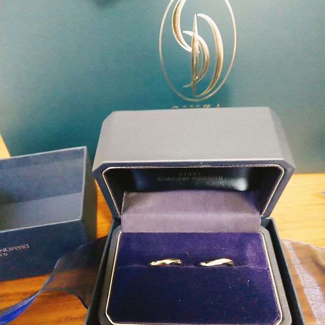 【銀座ダイヤモンドシライシの口コミ】 店員さんがとても熱心に私たちの話を聞いてくれました。シンプルなものを…