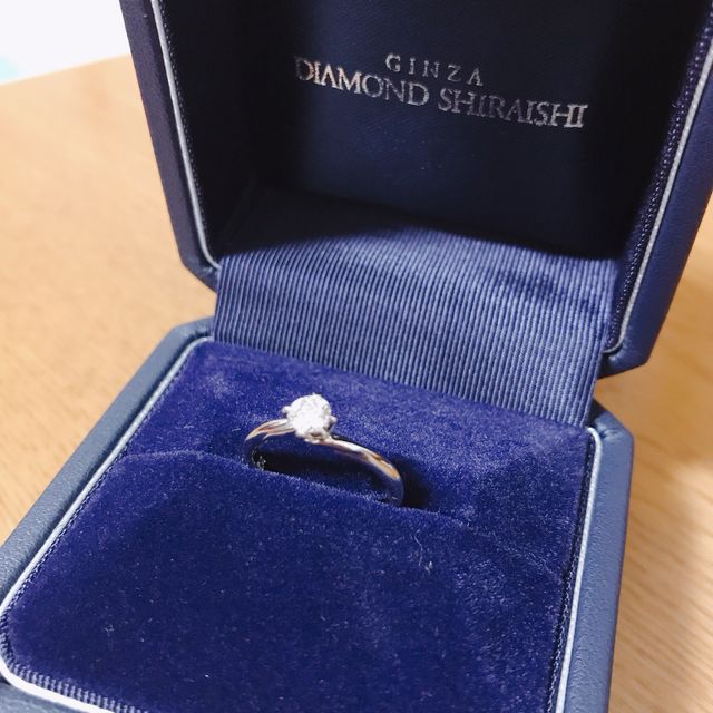 【銀座ダイヤモンドシライシの口コミ】 派手すぎないイメージでとても良かったです。太い指輪が嫌で、でもキラキ…