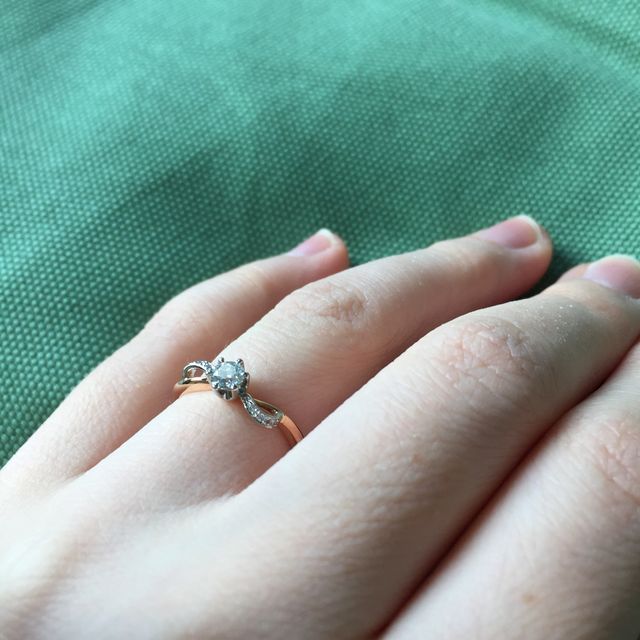 【LEGAN(レガン)の口コミ】 結婚情報誌でデザインを見たときに「かわいい！」と思い、お店で試着させ…