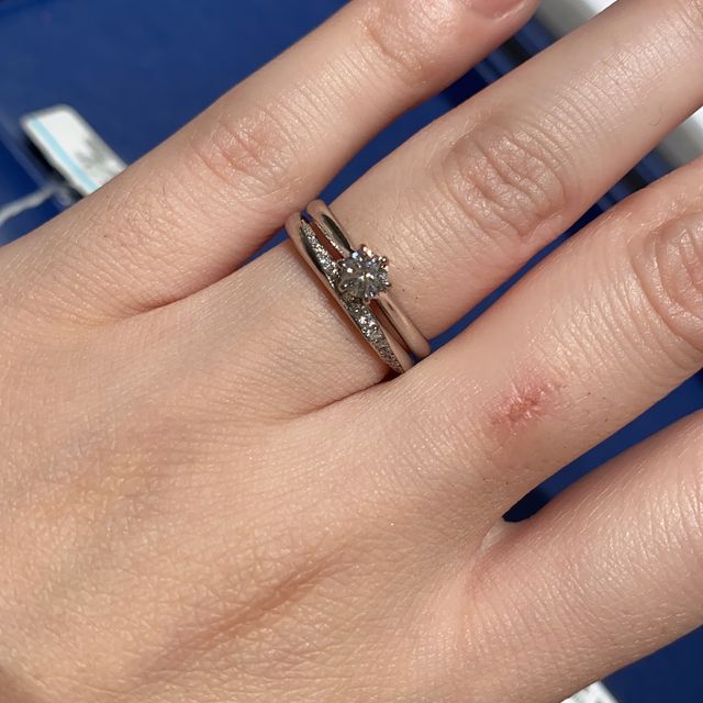 【銀座ダイヤモンドシライシの口コミ】 シンプルがいいなと思っていたので
エンゲージリングは一粒タイプを探して…