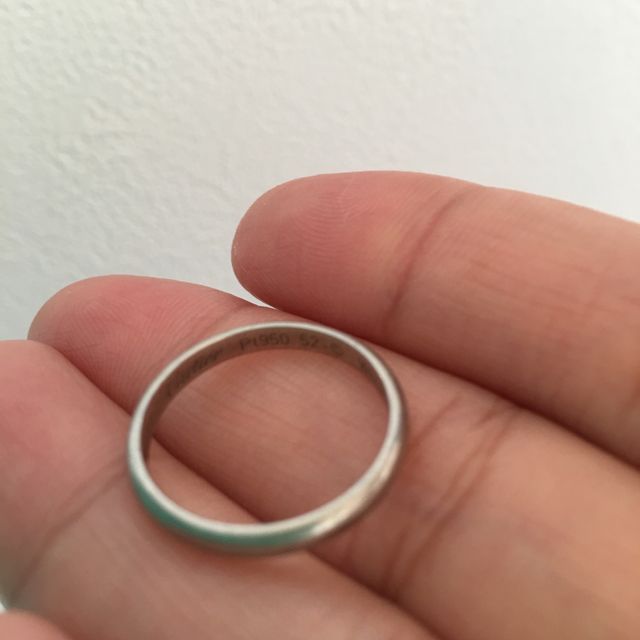 【カルティエ(Cartier)の口コミ】 本当はジュエリーが付いているものも候補で考えてはいたが、男性がつけら…