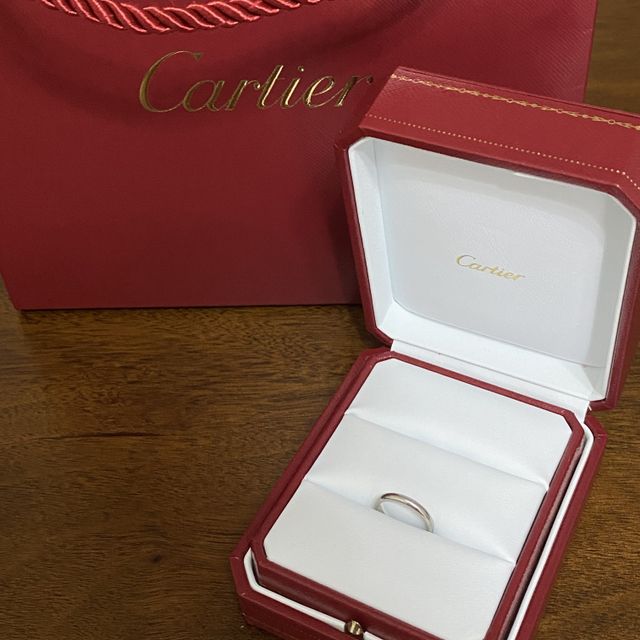 【カルティエ(Cartier)の口コミ】 もともとなんの装飾のないシンプルなデザインを探していました。
着けてみ…